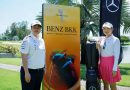 สองผู้บริหารใหญ่แห่ง Benz BKK ตวงรัตน์ ลิขิตพฤกษ์ กรรมการผู้จัดการ บริษัท เบนซ์ บีเคเค กรุ๊ป จำกัด และ ปรารถนา ลิขิตพฤกษ์ กรรมการ บริษัท เบนซ์ บีเคเค กรุ๊ป จำกัด จัดใหญ่เอาใจลูกค้าคนพิเศษจาก 3 โชว์รูม 3 มุมเมือง บางนา, กาญจนาภิเษก และวิภาวดี ในงานแข่งขันกอล์ฟ MercedesTrophy รอบ Qualifying Round ที่จะมีขึ้น ในวันจันทร์ที่ 26 พฤษภาคมนี้ ณ สนามกอล์ฟ ไทย คันทรี คลับ เพื่อเฟ้นหา 16 ผู้เข้าแข่งขันคนเก่งเข้าสู่รอบไฟนอล Road to MercedesTrophy Thailand ที่จะจัดอย่างยิ่งใหญ่กลางเดือนกรกฎาคมนี้