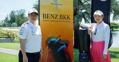 สองผู้บริหารใหญ่แห่ง Benz BKK ตวงรัตน์ ลิขิตพฤกษ์ กรรมการผู้จัดการ บริษัท เบนซ์ บีเคเค กรุ๊ป จำกัด และ ปรารถนา ลิขิตพฤกษ์ กรรมการ บริษัท เบนซ์ บีเคเค กรุ๊ป จำกัด จัดใหญ่เอาใจลูกค้าคนพิเศษจาก 3 โชว์รูม 3 มุมเมือง บางนา, กาญจนาภิเษก และวิภาวดี ในงานแข่งขันกอล์ฟ MercedesTrophy รอบ Qualifying Round ที่จะมีขึ้น ในวันจันทร์ที่ 26 พฤษภาคมนี้ ณ สนามกอล์ฟ ไทย คันทรี คลับ เพื่อเฟ้นหา 16 ผู้เข้าแข่งขันคนเก่งเข้าสู่รอบไฟนอล Road to MercedesTrophy Thailand ที่จะจัดอย่างยิ่งใหญ่กลางเดือนกรกฎาคมนี้