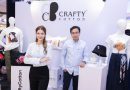 CraftyCotton แพลตฟอร์มแฟชั่นสายครีเอเตอร์ที่เปลี่ยนเสื้อผ้าธรรมดาให้กลายเป็นงานศิลปะที่มีชีวิต  ชวนนักแสดงรุ่นใหม่ ตี๋ตี๋ – วันพิชิต ร่วมเปิดตัวเวอร์ชัน 2.0 ใช้งานง่ายตอบโจทย์สายศิลปะและสายแฟ