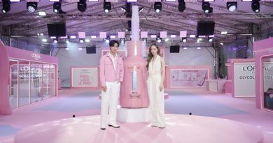 ณิชา–เจมีไนน์ เผยความลับความกระจ่างใสจาก L’Oréal Paris ด้วย  “Glycolic Bright Exfoliant Peel” พีลลิ่งมาส์กชมพู ณ พาร์ค พารากอน