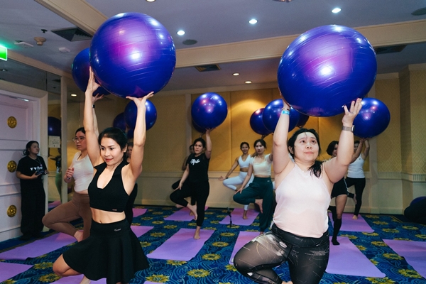 ครั้งแรกของ Thailand Yoga Art & Dance ใจกลาง กรุงเทพฯ สนุก-ฟิน 134 คลาสเรียนโยคะ จัดเต็ม 3 วัน ครั้งแรกของ Thailand Yoga Art & Dance ใจกลาง กรุงเทพฯ สนุก-ฟิน 134 คลาสเรียนโยคะ จัดเต็ม 3 วัน