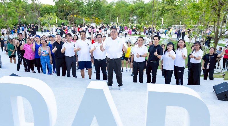 ธพส. ปลุกพลังคนรักสุขภาพจัด “DAD AEROBIC MOVE BEAT BURN” เติมชีวิตพื้นที่สีเขียวศูนย์ราชการฯ