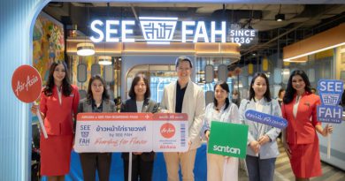 AirAsia X SEE FAH พันธมิตรทางธุรกิจยาวนานกว่า 20 ปี ต่อยอดเสิร์ฟความอร่อย ยกเมนูระดับตำนาน “ข้าวหน้าไก่ราชวงศ์” พุ่งทะยานสู่น่านฟ้า AirAsia X SEE FAH พันธมิตรทางธุรกิจยาวนานกว่า 20 ปี ต่อยอดเสิร์ฟความอร่อย ยกเมนูระดับตำนาน “ข้าวหน้าไก่ราชวงศ์” พุ่งทะยานสู่น่านฟ้า
