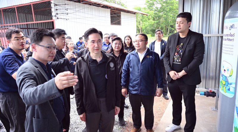 “ยศชนัน” มอบนวัตกรรมวิจัยไทยสางวิกฤตสารหนูแม่น้ำกก ชูเทคโนโลยี “ซินโครตรอน-นาโนเทค-AquaNano” ล้างสารพิษ 100% คืนน้ำประปาสะอาดสู่ชุมชน ย้ำในระยะยาวต้องแก้ที่ต้นเหตุผู้ปล่อย “ยศชนัน” มอบนวัตกรรมวิจัยไทยสางวิกฤตสารหนูแม่น้ำกก ชูเทคโนโลยี “ซินโครตรอน-นาโนเทค-AquaNano” ล้างสารพิษ 100% คืนน้ำประปาสะอาดสู่ชุมชน ย้ำในระยะยาวต้องแก้ที่ต้นเหตุผู้ปล่อย